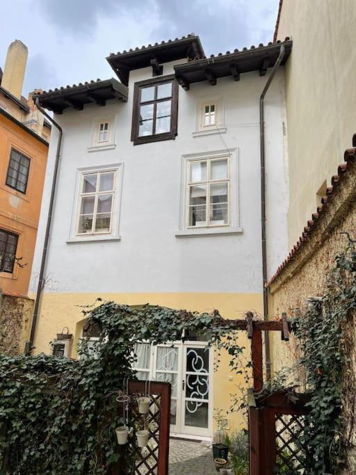 Apartmán Cozygem Apt 2 Mins Walk Charles Bridge *